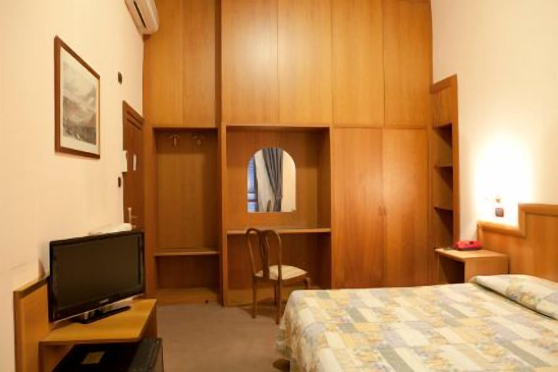 Hotel Porziuncola アッシジ エクステリア 写真