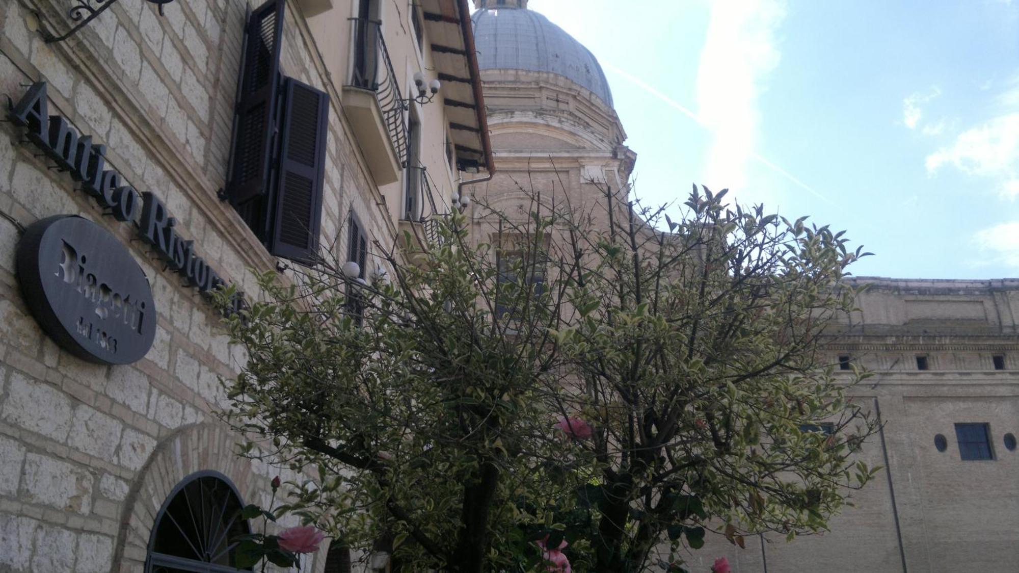 Hotel Porziuncola アッシジ エクステリア 写真